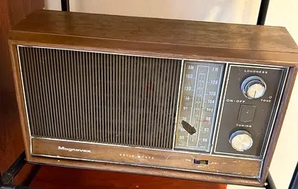 A vintage Magnavox AM/FM radio