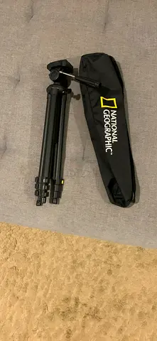 National Geographic camera tripod with carrying bag - lightweight, adjustable