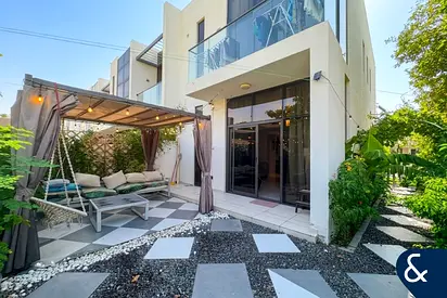 Rare Corner Plot | Single Row | Upgraded