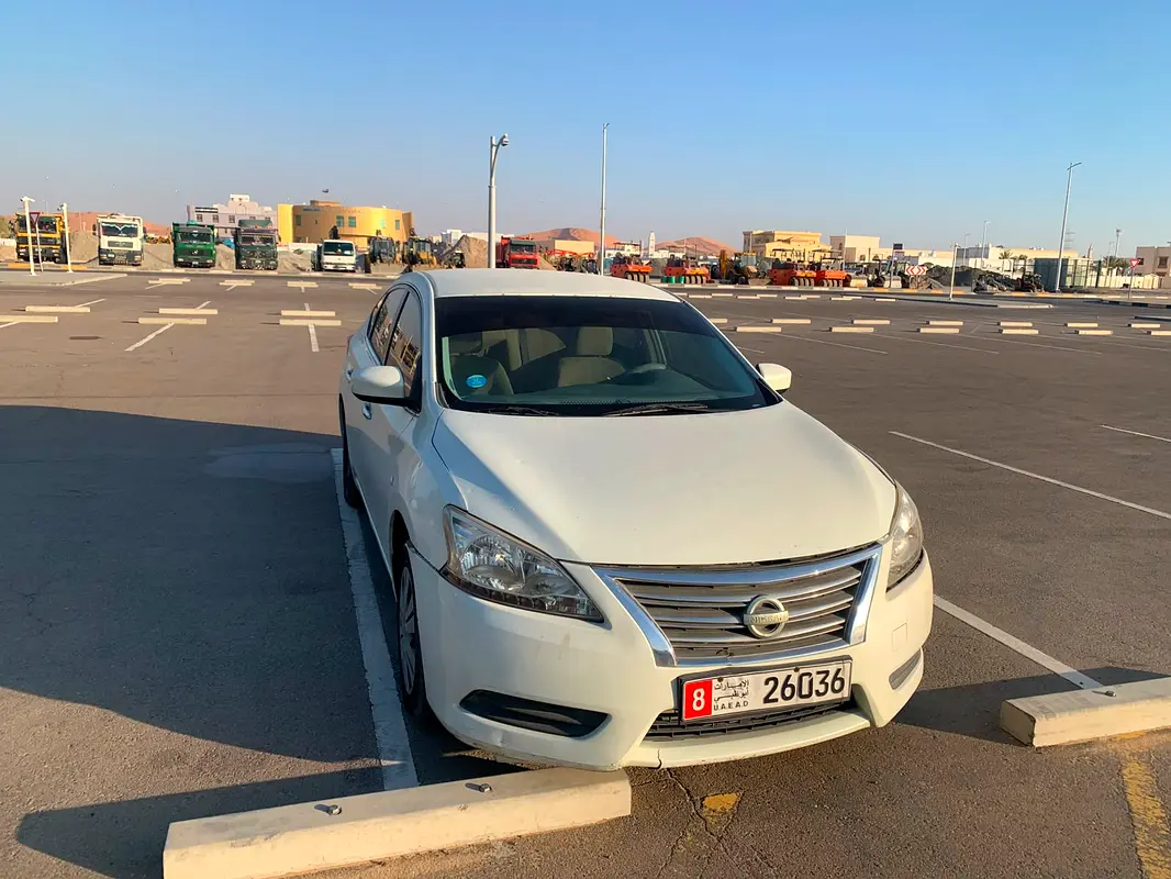 Nissan Sentra 2014 — photo 1 of 9