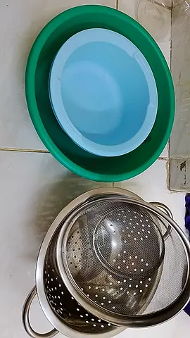 Set of Plastic Basins and Stainless Steel Colander - Good Condition