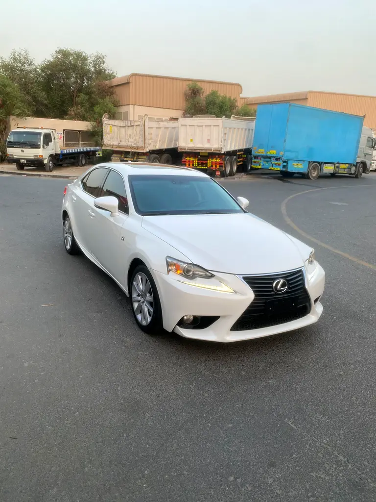 Lexus IS-Series 2014 — photo 1 of 13