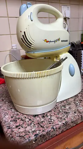 Sonashi Stand Mixer with Detachable Hand Mixer - Used, Working