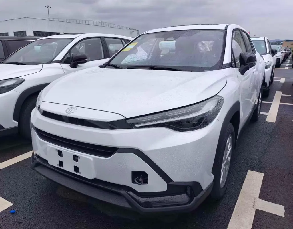 Toyota Frontlander 2026 — photo 1 of 5