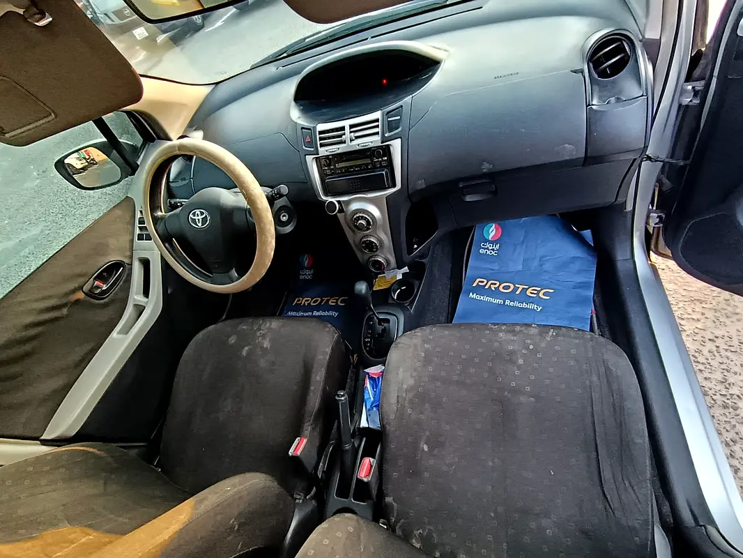 Toyota Yaris 2006 — photo 1 of 8