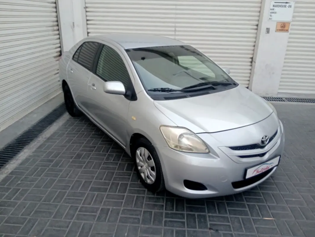 Toyota Yaris 2008 — photo 1 of 9