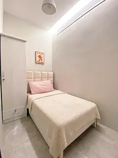 LADIES ONLY - Partition, 6 Minutes Walking To Dubai Mall