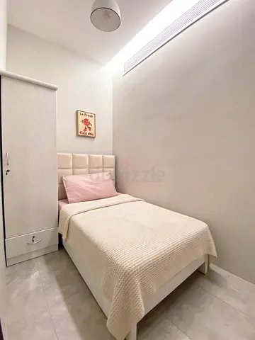 LADIES ONLY - Partition, 6 Minutes Walking To Dubai Mall