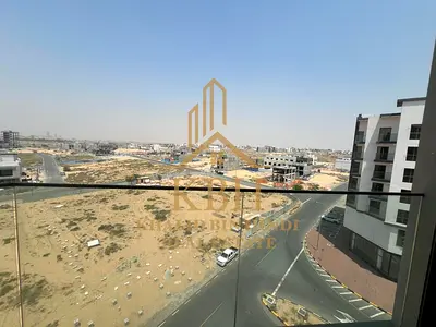 شقة 3 غرف ماستر مع غرفة خادمة للإيجار في التلال على شارع الإمارات بالقرب من مول التلال ومدرسة فيكتوريا
