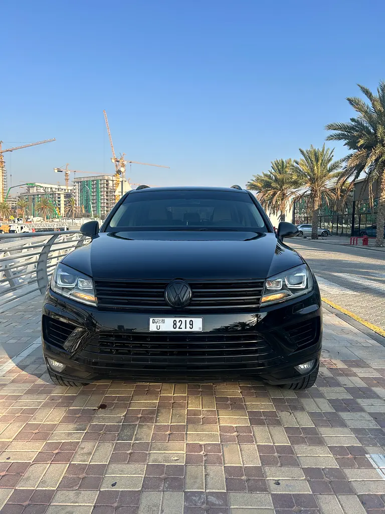 Volkswagen Touareg 2016 — photo 1 of 8