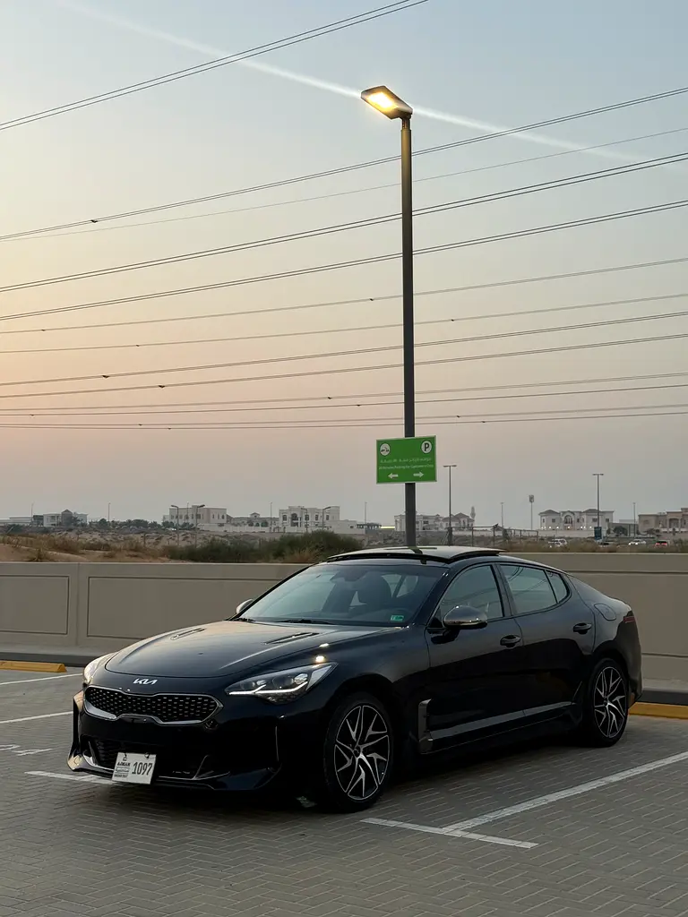 Kia Stinger 2023 — photo 1 of 15