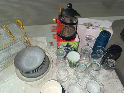 Assorted kitchen glassware, plates and French press set - mixed lot