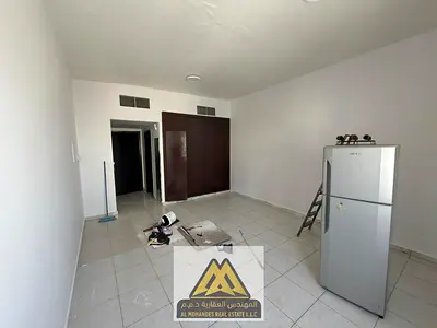 Annual spacious studio for rent in Al Rashidiya 3, Ajman. Semi-separate kitchen, central AC, built-in wardrobes, free maintenance by the landlord, par