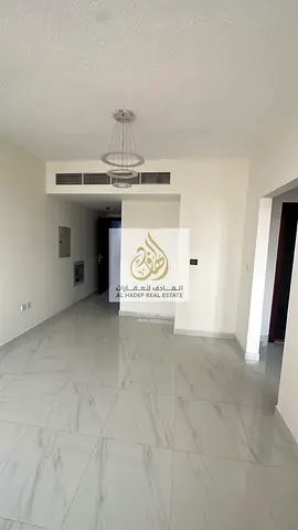 **شقة غرفتين وصالة للإيجار السنوي – الجرف 3** فرصة مميزة لاستئجار شقة واسعة في منطقة الجرف 3، بموقع حيوي قريب من السوق الصيني وجميع الخدمات الأساسية