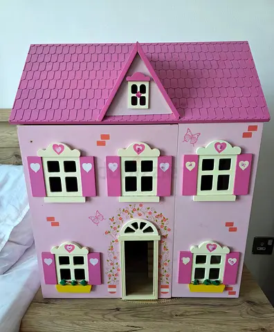 Beautiful doll house