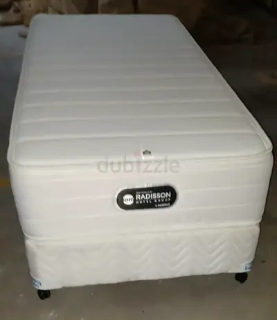 Single Radisson hotel mattress and base on wheels - good condition