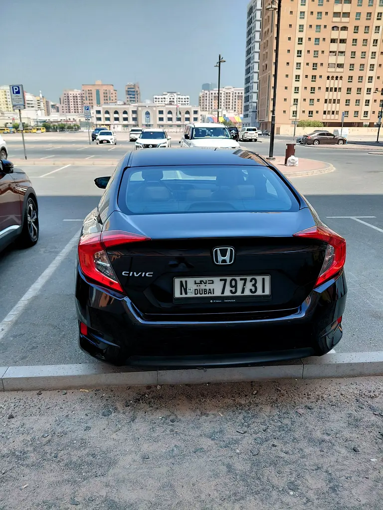 Honda Civic 2018 — photo 1 of 8