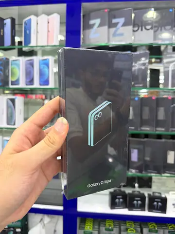 Samsung Galaxy Z Flip 6 256 GB Brand New