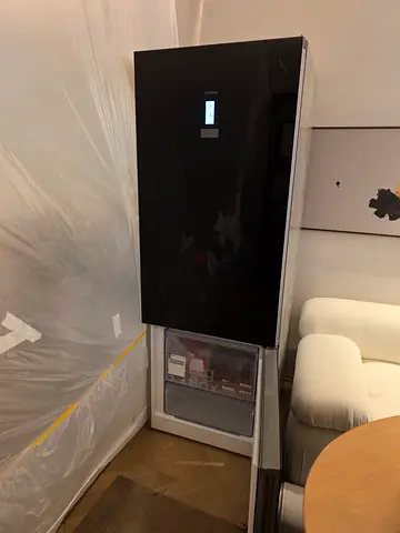 Siemens Bottom Freezer Refrigerator Black Glass Finish Like New Condition