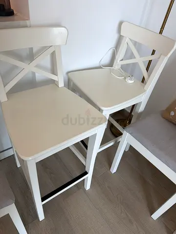 2 ikea Stools