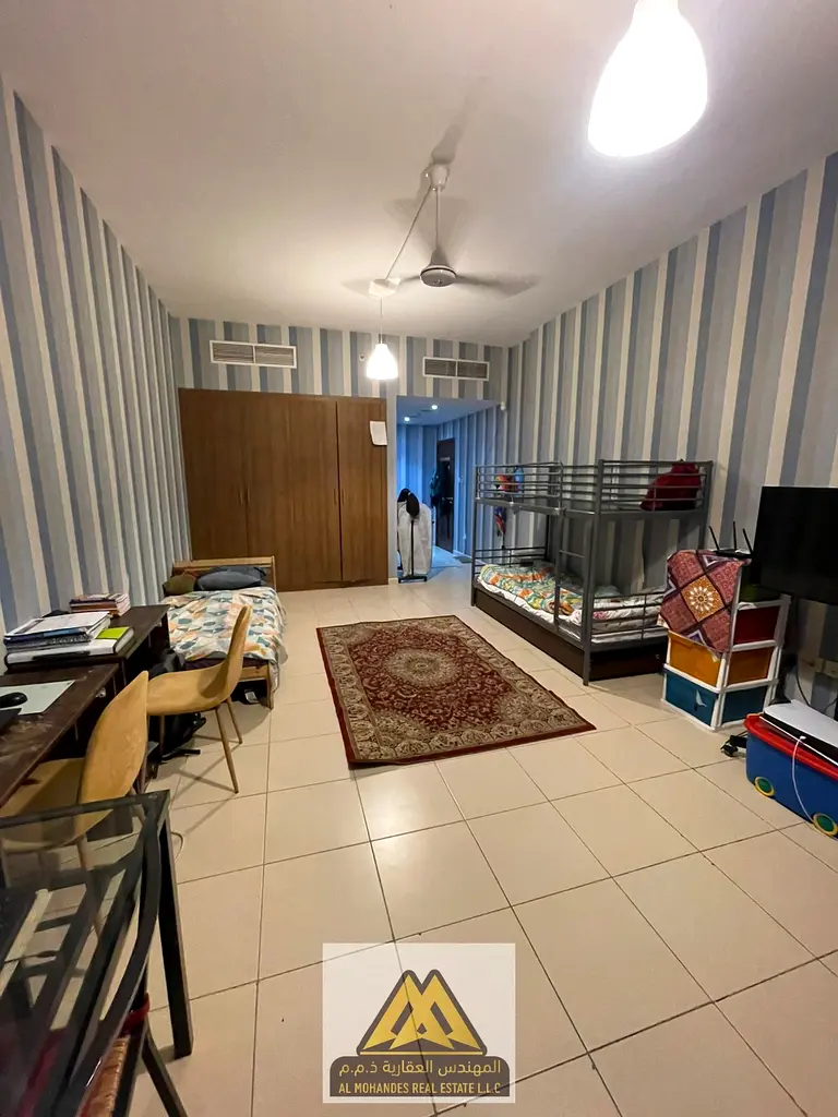 فرصة استثمارية ممتازة لشراء شقة غرفتين وصالة (2BHK) بمساحة ضخمة 2130 قدماً مربعاً في أبراج عجمان ون (البطين / برج 6) بإطلالة مرتفعة بسعر تنافسي