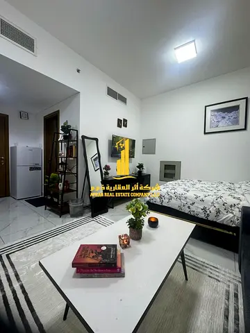 للإيجار الشهري بعجمان – شقه استوديو مع مطبخ شبه منفصل, باطلاله مفتوحه مميزه, الاستوديو مفروش بالكامل فرش راقي جدا بمطبخ مجهز بالكامل بأحدث الأجهزه
