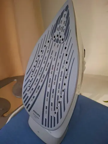 Philips Steam Iron and iron board in excellent Working Condition