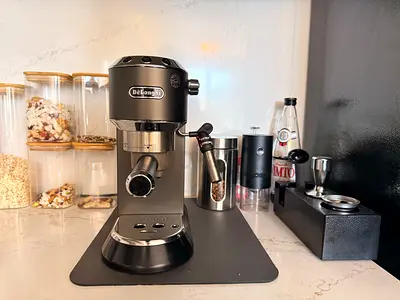 DeLonghi Espresso Machine with Steam Wand – Excellent Condition Valid Warranty