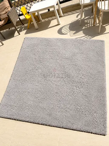 Light grey plush area rug - 200x160 cm (good condition)