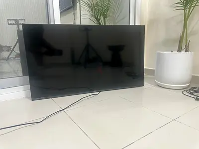 40-inch LED Smart TV in excellent working condition less than 6 months old JVC