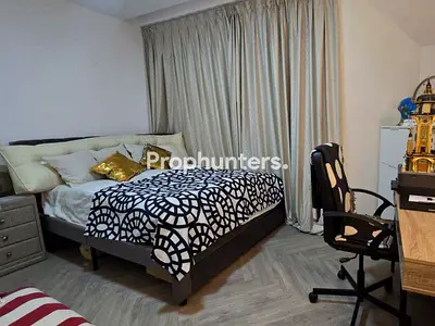 Fully Renovated I Vacant | Spacious Layout