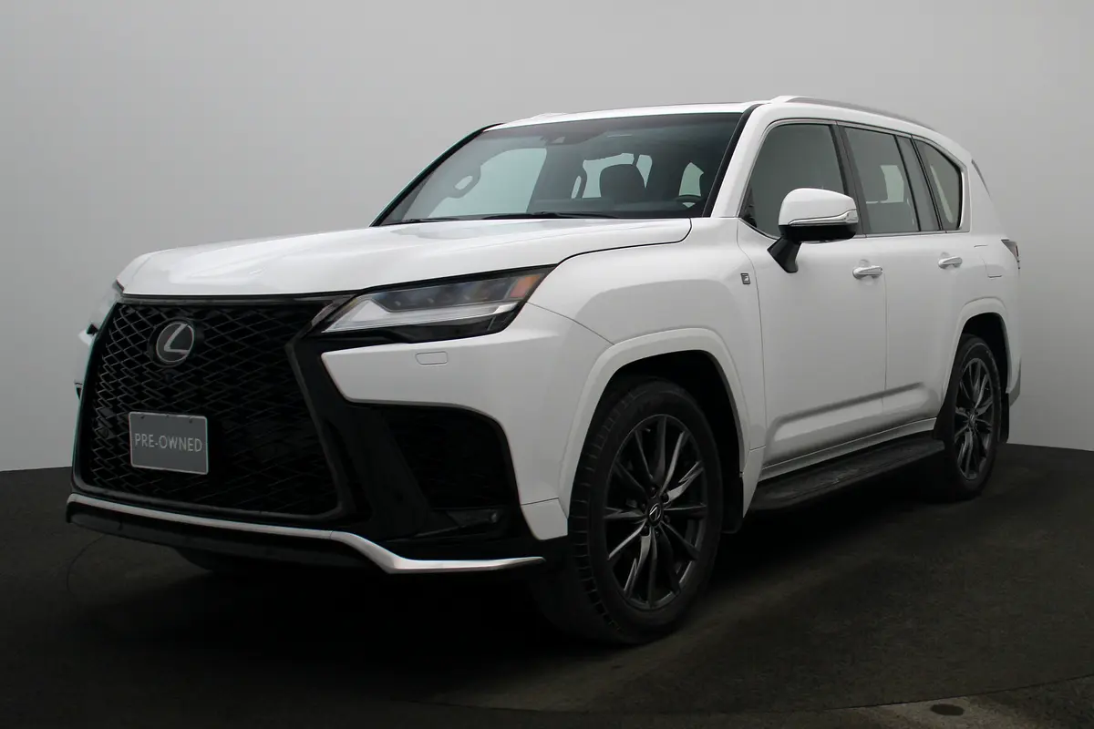 Lexus LX-Series 2023 — photo 1 of 20