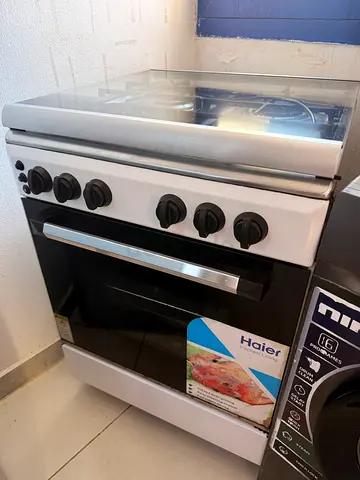 Used freestanding gas cooker with oven - good working condition