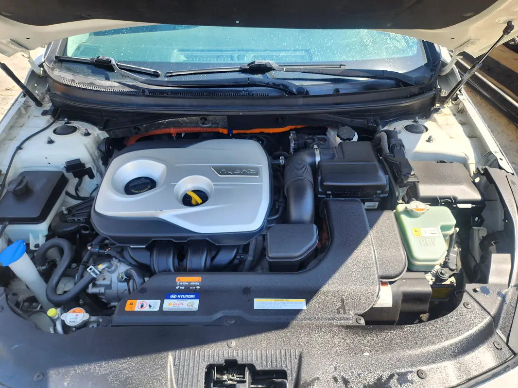 Hyundai Sonata 2017 — photo 1 of 4