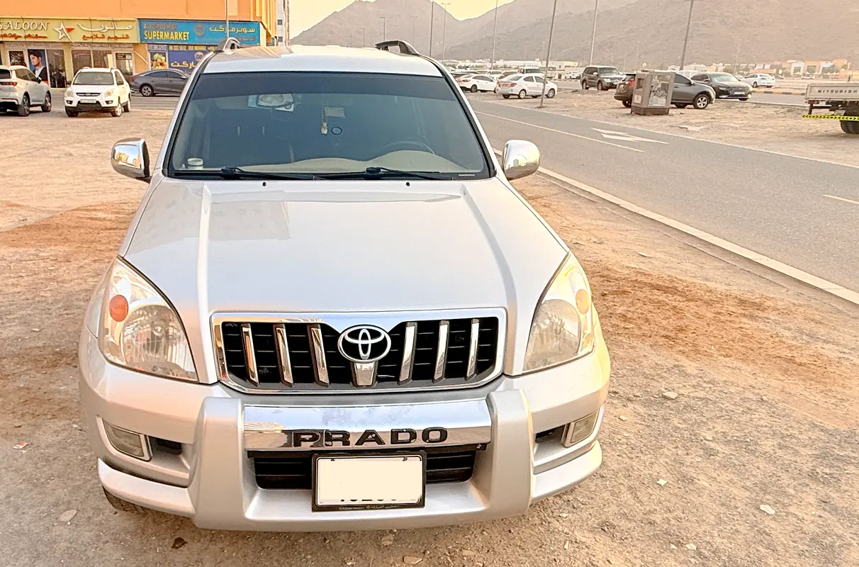 Toyota Prado 2009 — photo 1 of 12
