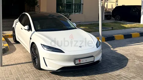 Tesla Model 3 Performance 2025 GCC Specs - White - Low Mileage