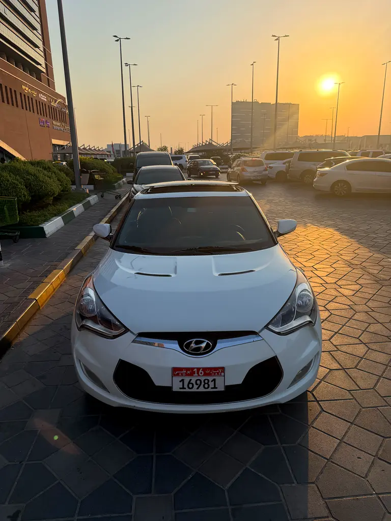 Hyundai Veloster 2013 — photo 1 of 17