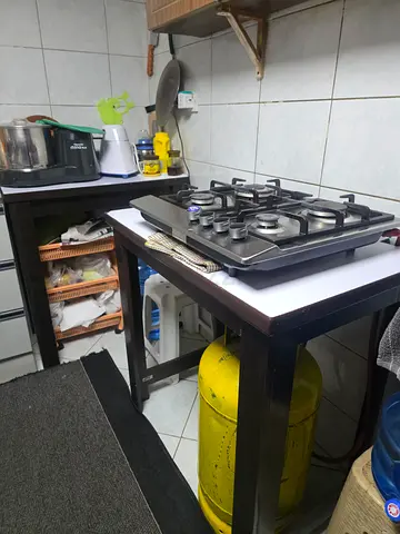 2 Tables 125CM heights