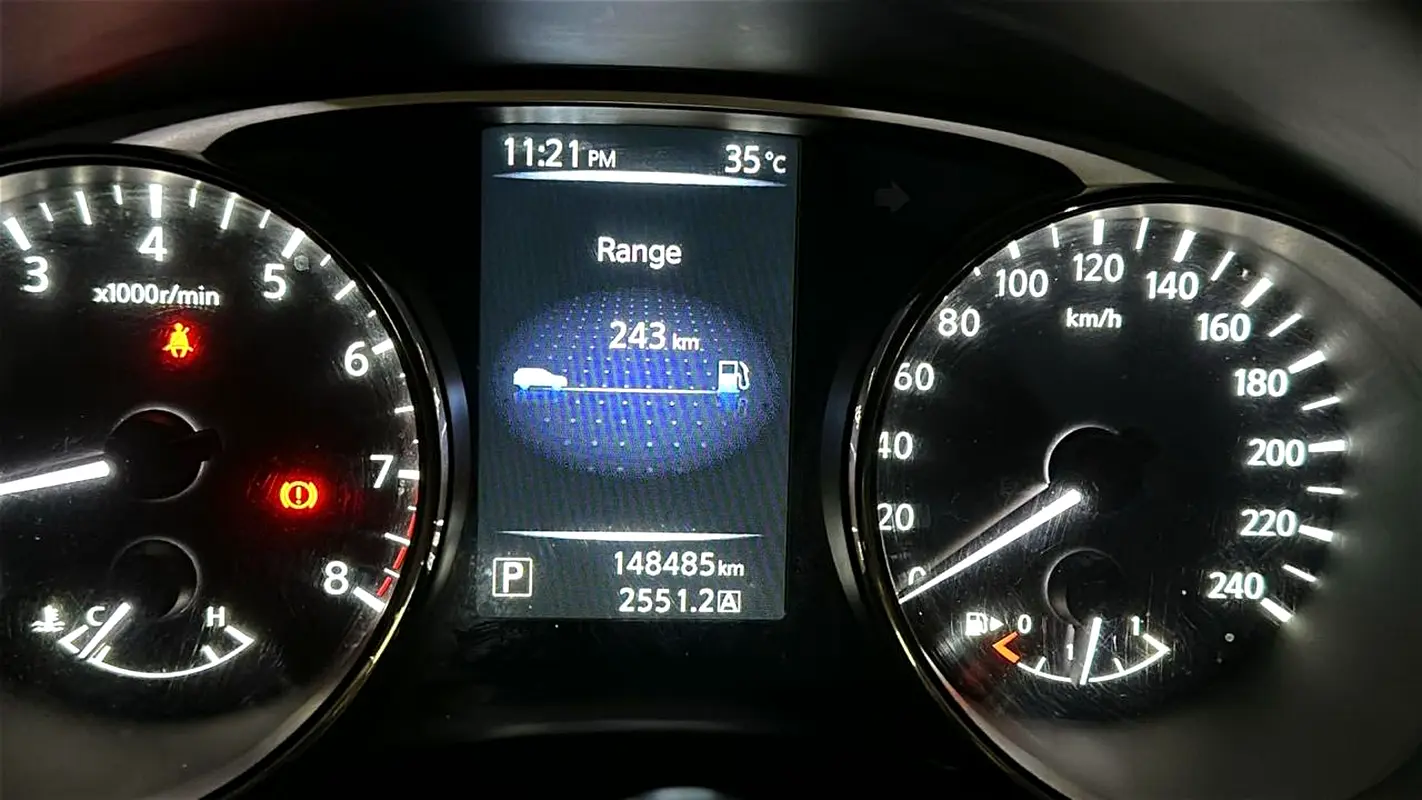 Nissan X-Trail 2016 — photo 1 of 5