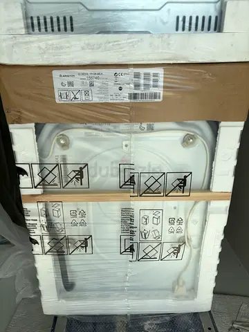 New Ariston built in washing machine 7/5