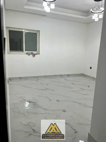 Annual rent: Spacious 1-bedroom apartment with living room, master bedroom, 2 bathrooms, balcony, in a new building at Al Mowaihat 3. Annual rent AED
