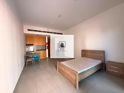 Spacious studio with balcony in community
