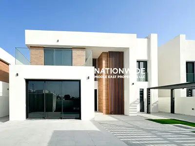 Vacant| Single Row| Stylish Layout| Prime Area