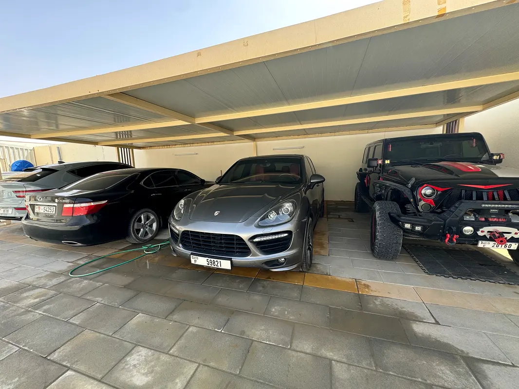 Porsche Cayenne 2014 — photo 1 of 12