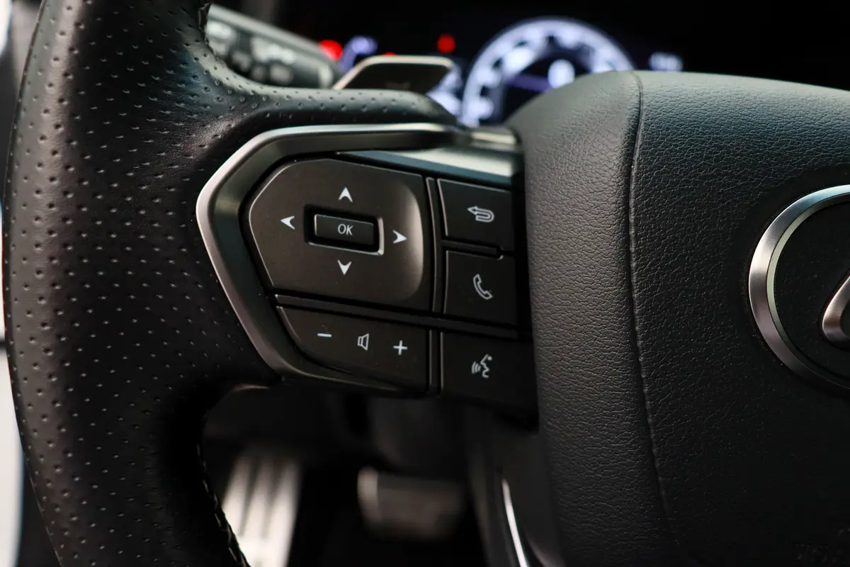Lexus LX-Series 2023
