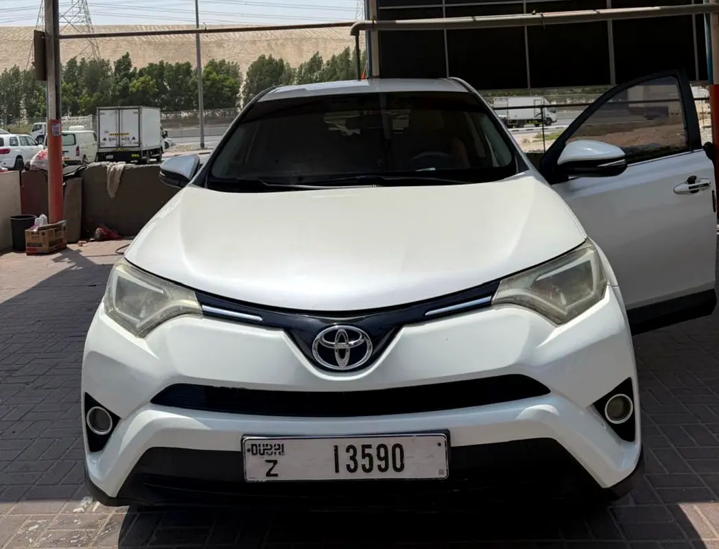 Toyota Rav 4 2017 — photo 1 of 10