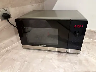Siemens countertop microwave in excellent working condition (purchased for 700)