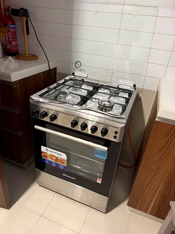 Used freestanding gas cooker with oven - good working condition