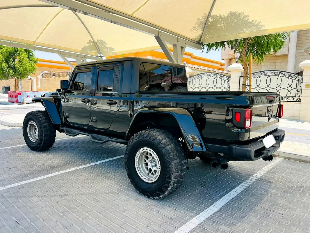 Jeep Wrangler 2021 — photo 1 of 20