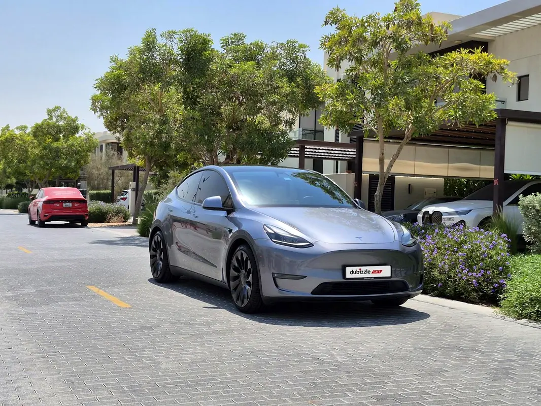 Tesla Model Y 2023 — photo 1 of 14